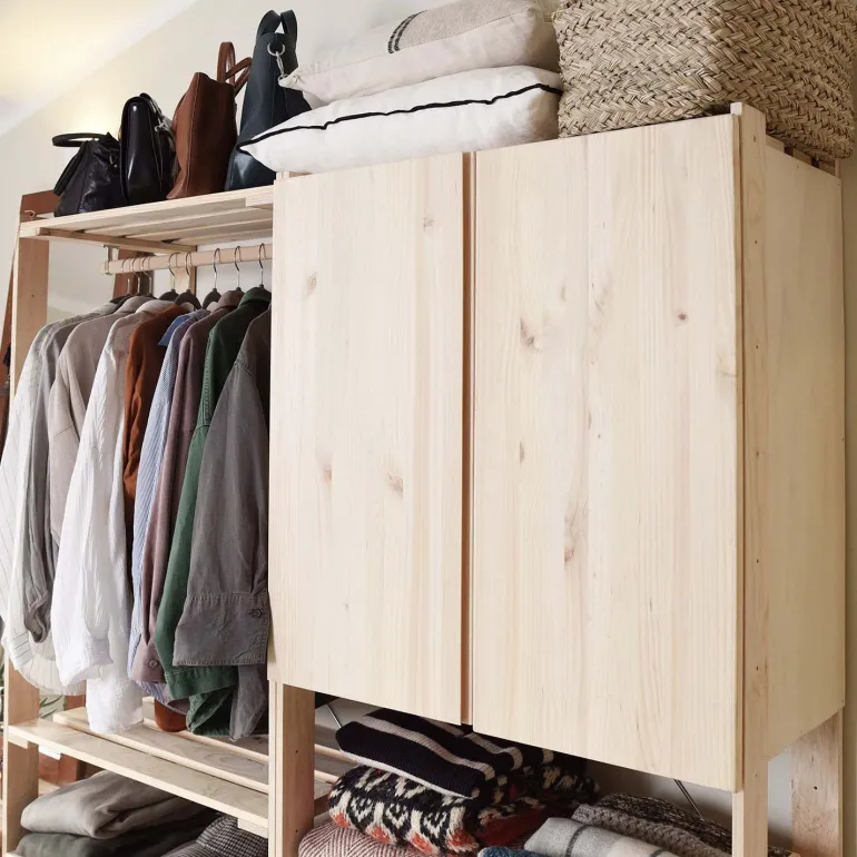 Armoire de rangement en pin massif Nova (76.5 x 40.5 x 79.5 cm)
