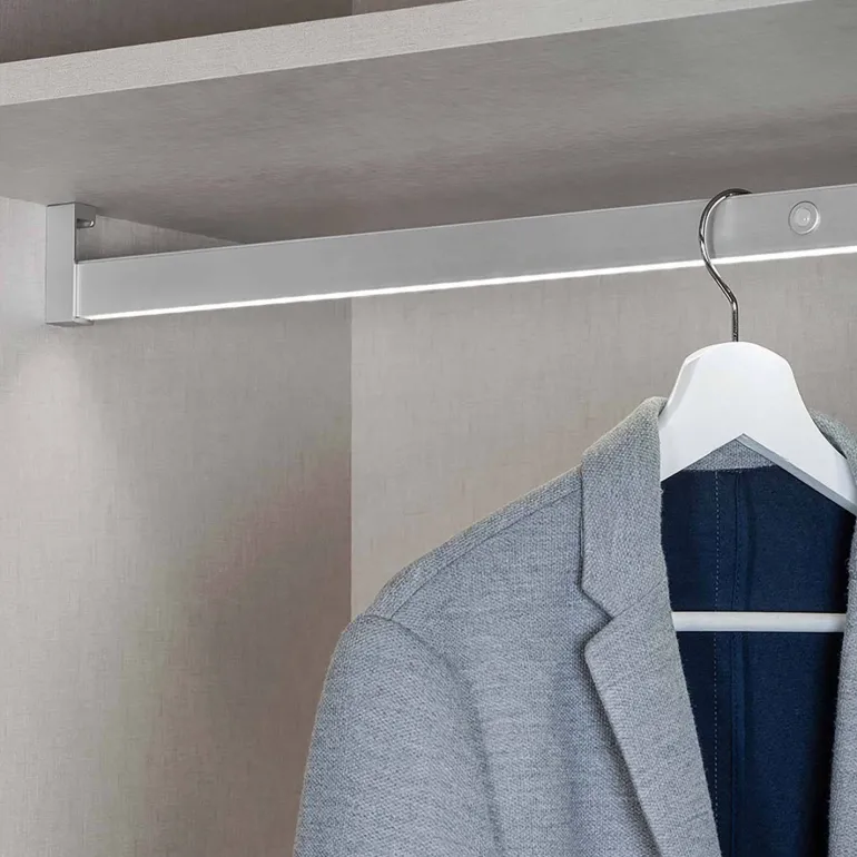 Barre de penderie pour armoire avec lumière led avec détecteur de mouvement Polux