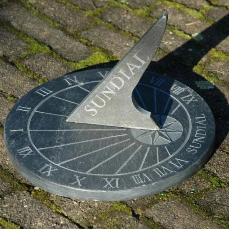 Cadran solaire à poser en schiste