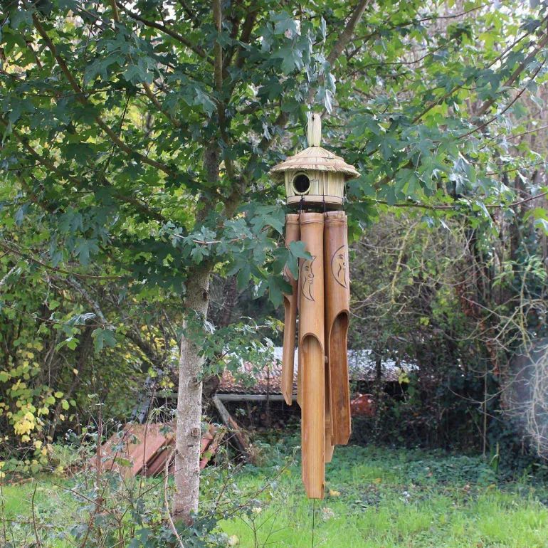 Carillon en bois avec cabane
