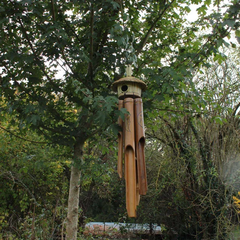 Carillon en bois avec cabane