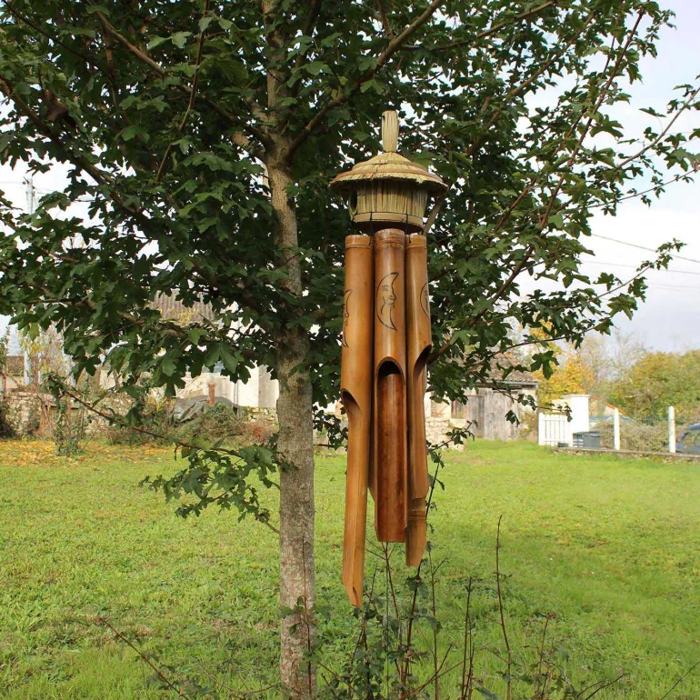 Carillon en bois avec cabane