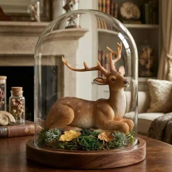 Cerf couché en résine