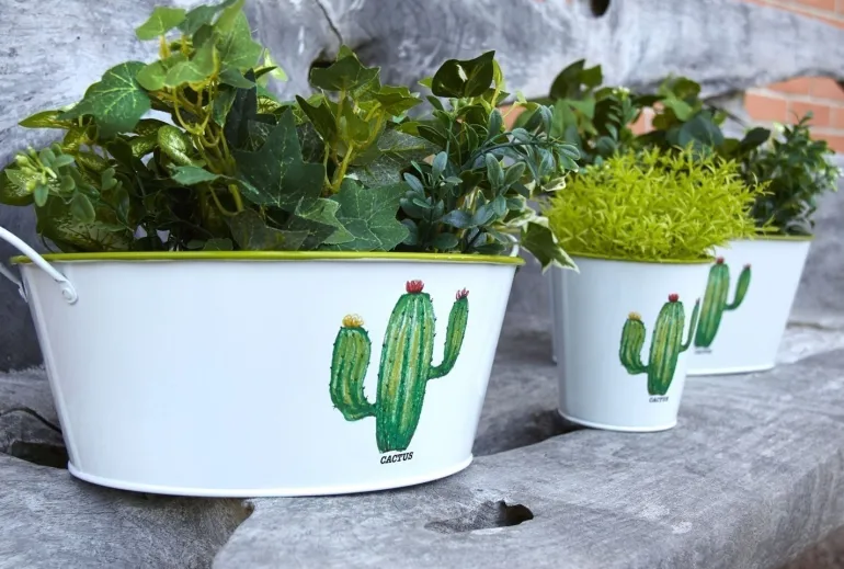 Corbeille ronde en métal laqué Cactus