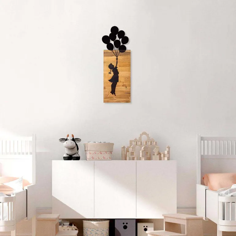 Décoration murale en bois et métal Walnut (Enfant et ballons)