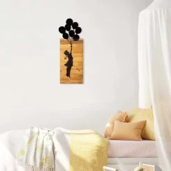 Décoration murale en bois et métal Walnut (Enfant et ballons)