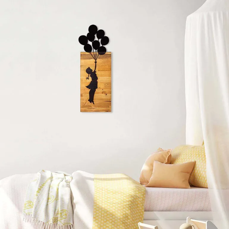 Décoration murale en bois et métal Walnut (Enfant et ballons)