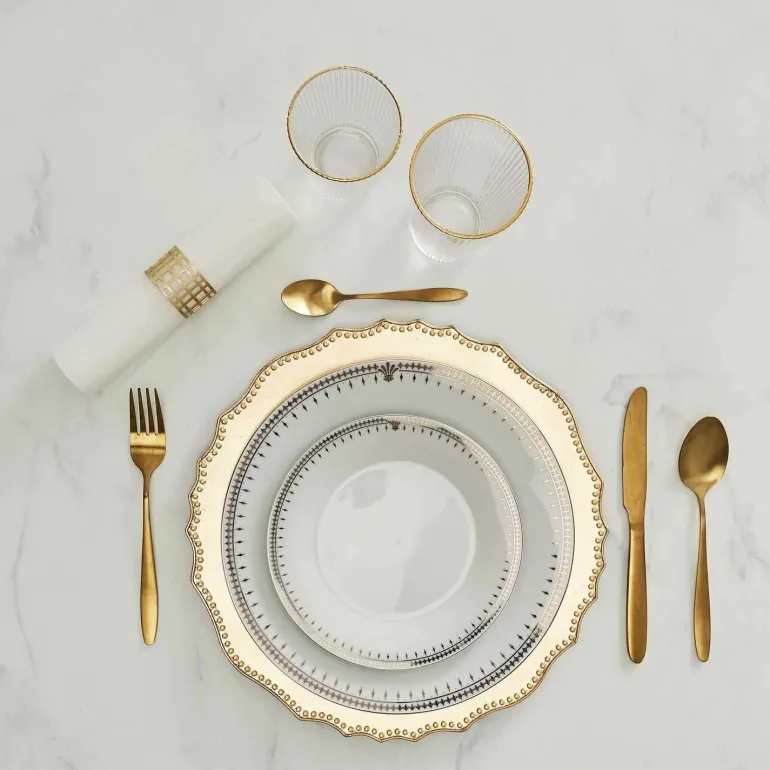 Dessous d'assiette en plastique doré Royal (Lot de 6)