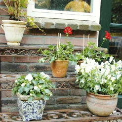 Etagère à plantes en métal patiné Arabesque