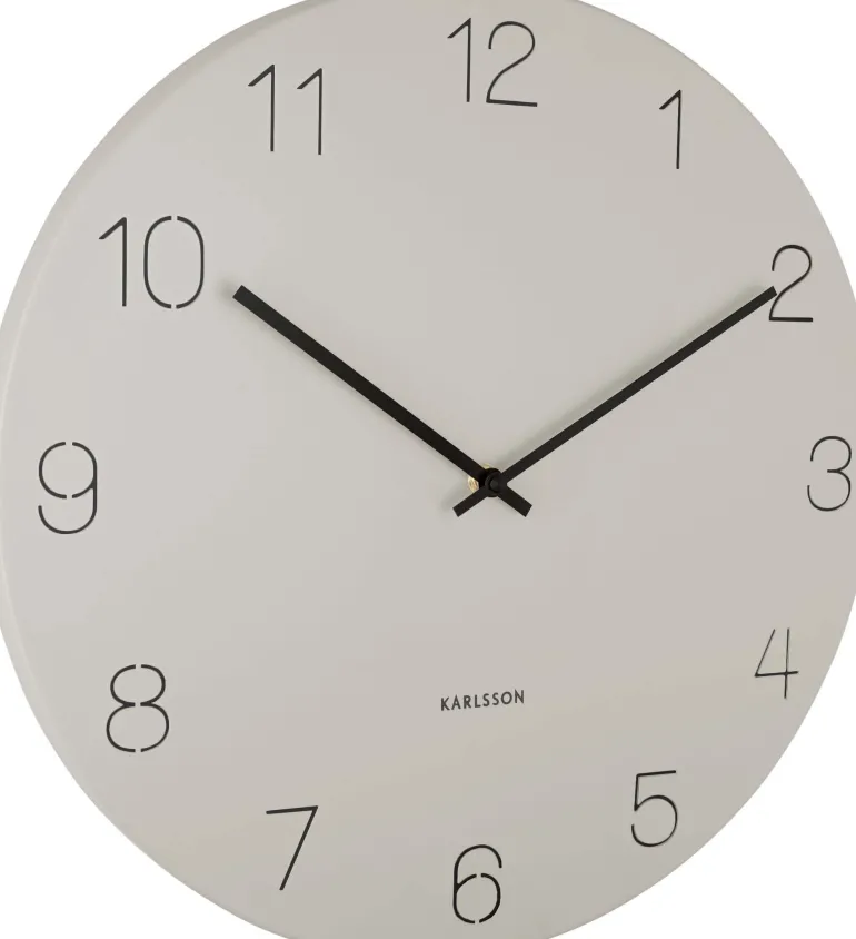 Horloge en métal chiffres gravés Charm (Gris clair)