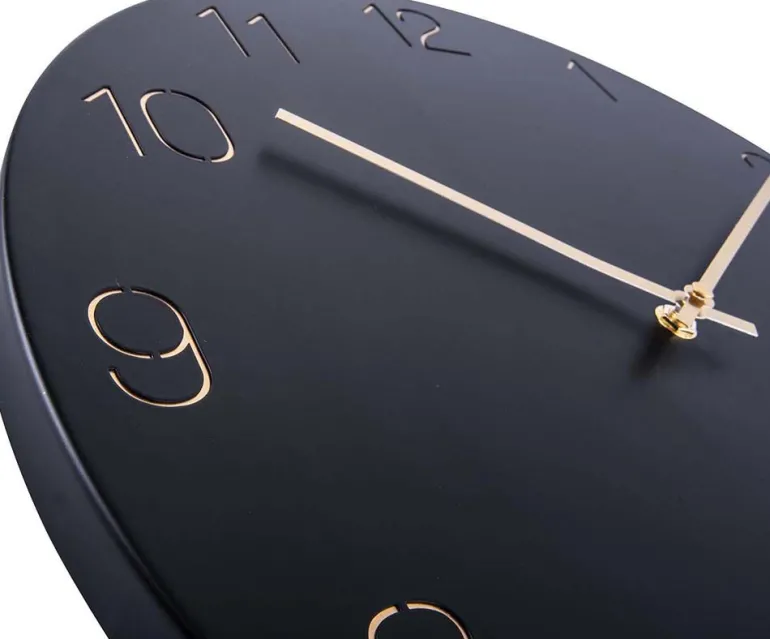 Horloge en métal chiffres gravés Charm (Noir)