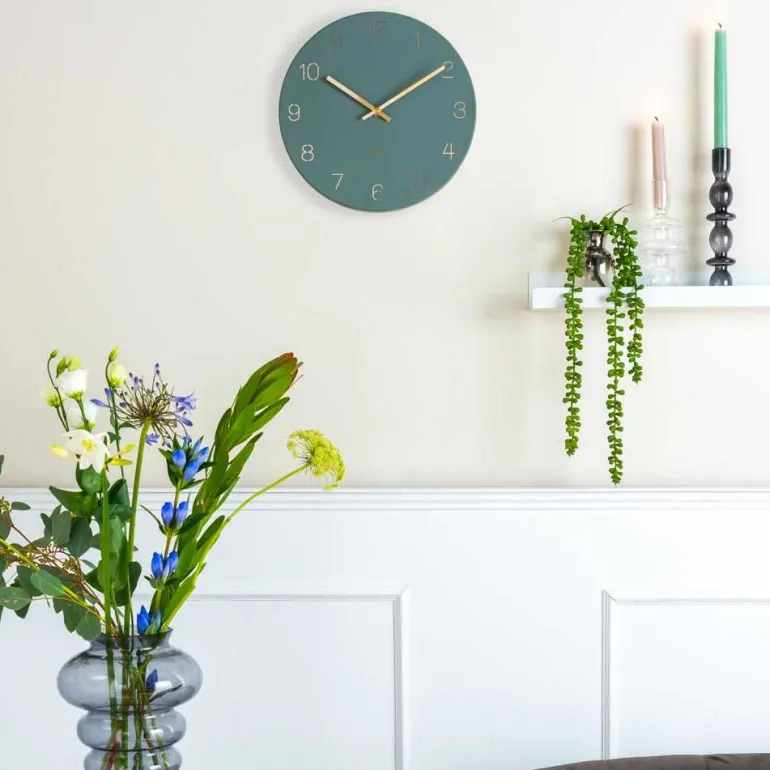 Horloge murale en métal Charm