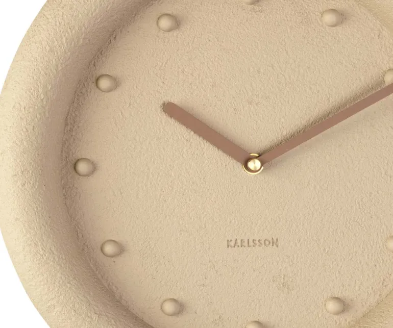 Horloge ronde en résine Petra 30 cm (Marron sable)