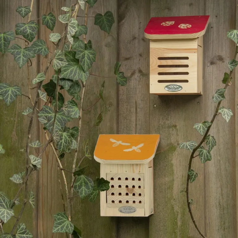 Maison à insectes en bois Pochoir (Abeilles)