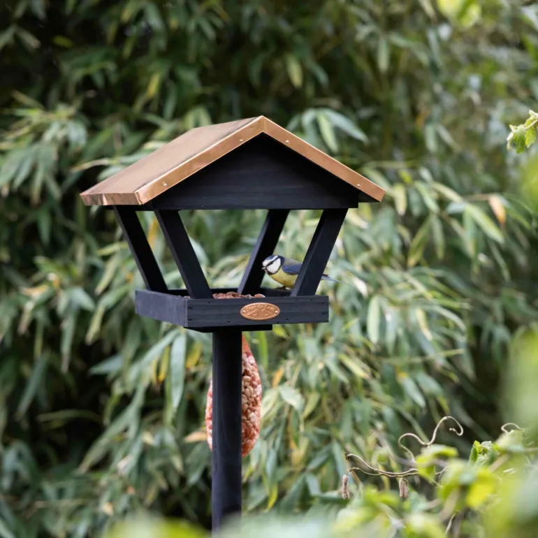 Mangeoire à oiseaux sur pique en pin et cuivre