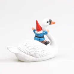 Nain de jardin en résine balade sur l'eau (Cygne assis)