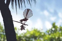 Oiseau sur pique rhipidura en acier corten