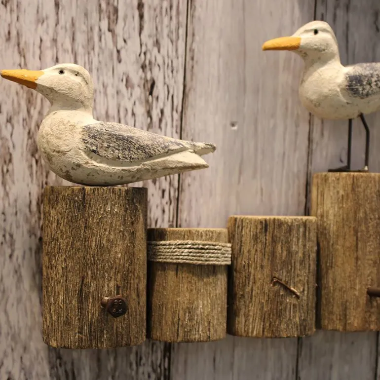 Patère avec oiseaux sur troncs
