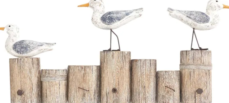 Patère avec oiseaux sur troncs