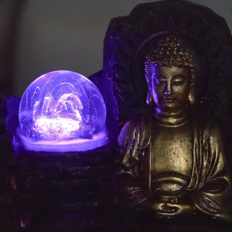 Petite fontaine d'intérieure en résine avec LED bouddha Theravada