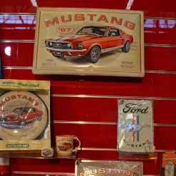 Plaque décorative en métal en relief 40 x 60 cm (Ford Mustang GT 1967)
