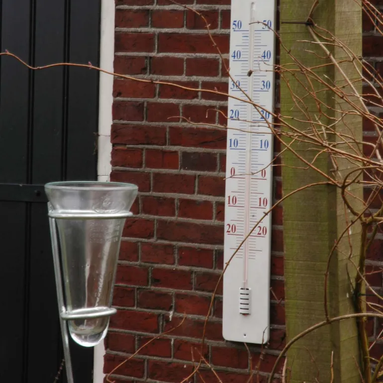 Pluviomètre gradué en verre et zinc