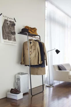 Porte-manteau tour inclinée avec étagère (Noir)