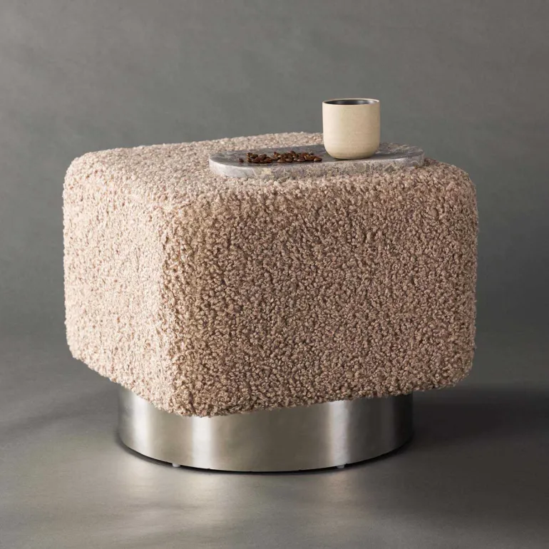 Pouf carré en polyester et acier Newton (Marron)