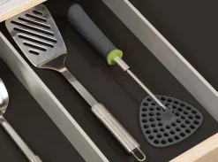 Presse-purée pliable ergonomique Delta