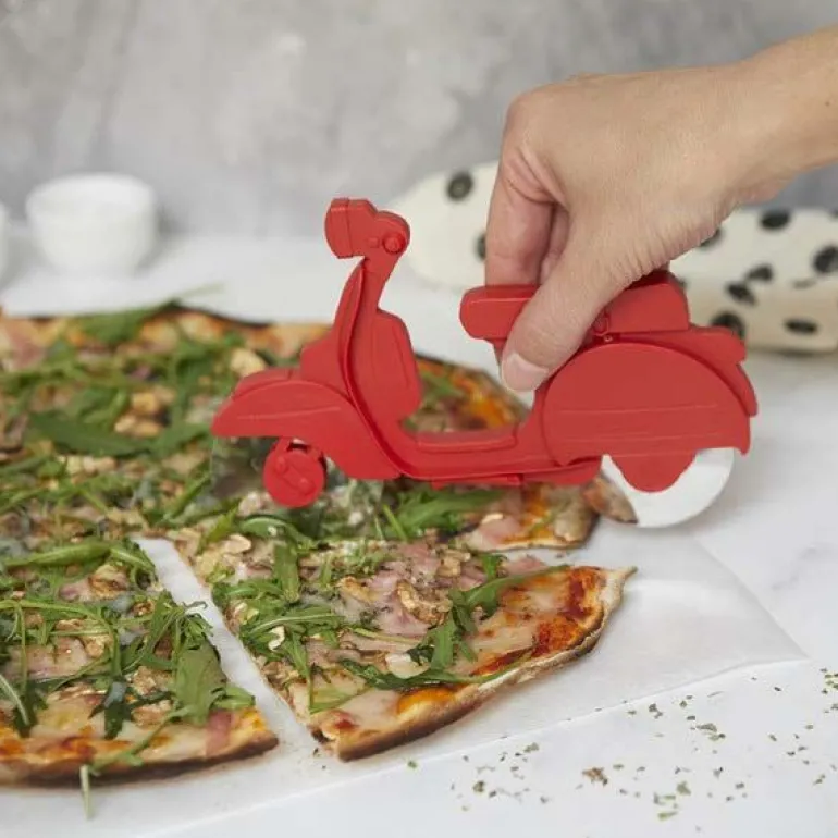 Roulette à pizza en plastique Scooter