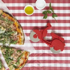 Roulette à pizza en plastique Scooter