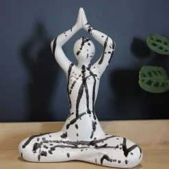 Statuette yoga en céramique Zoya splash
