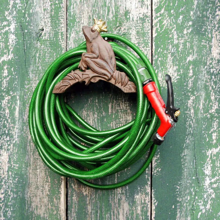 Support tuyau d'arrosage grenouille couronnée