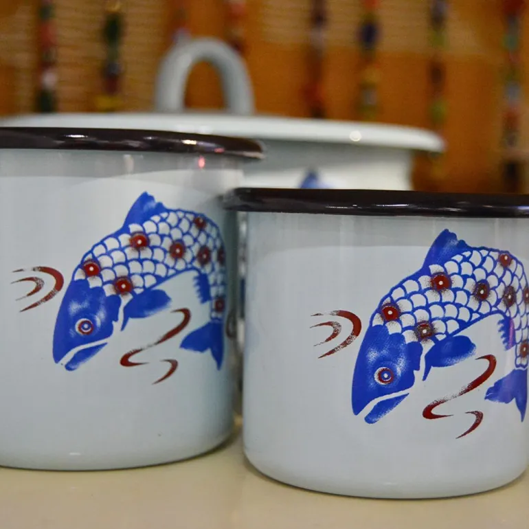 Tasse en émail coloré Décors (25 cl)
