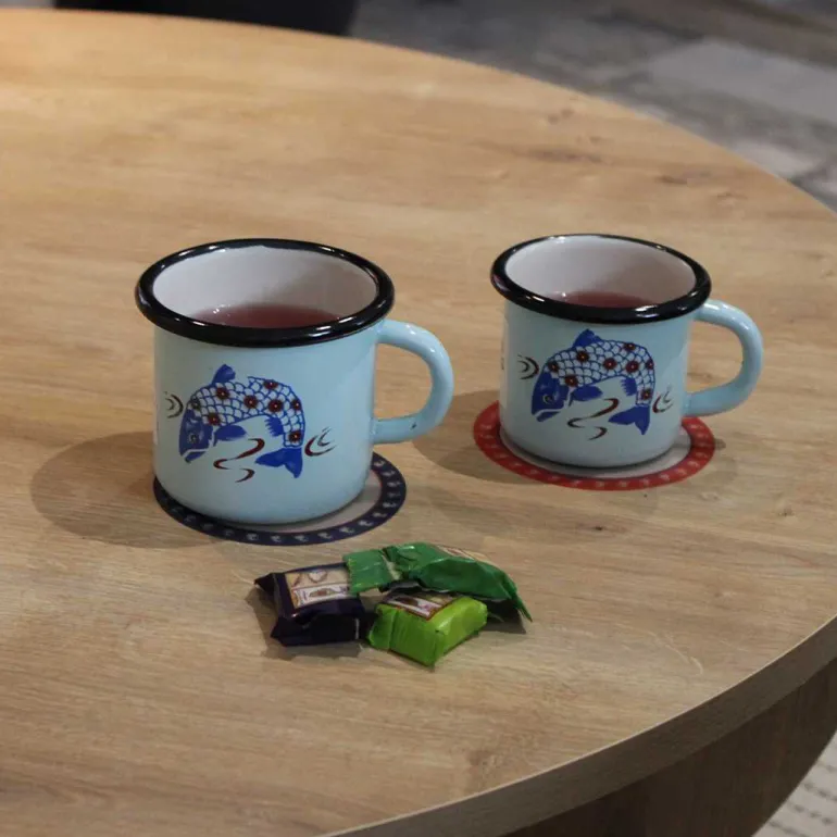 Tasse en émail coloré Décors (25 cl)