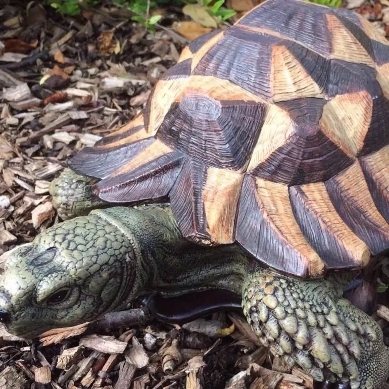 Tortue en résine 32 cm