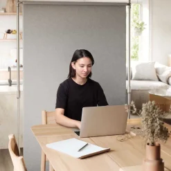 Tringle extensible pour séparation de pièce Anywhere
