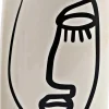 Vase en dolomite motif visage 19 x 9 cm (Modèle 1)